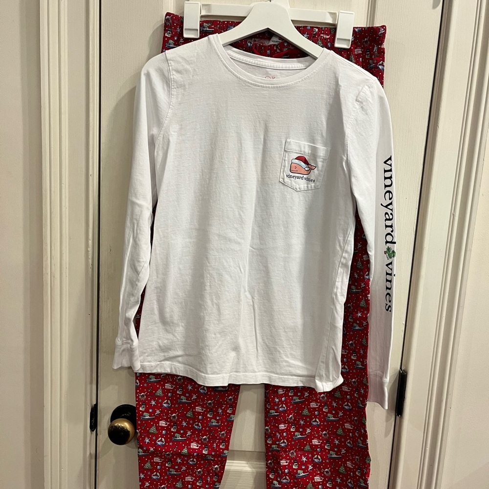 Vineyard Vines White and Red Pajama Set